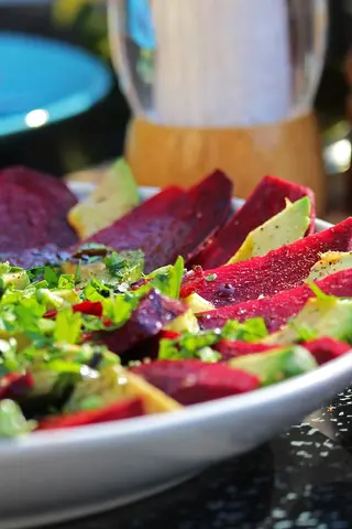 Rote Bete Salat mit Avocado