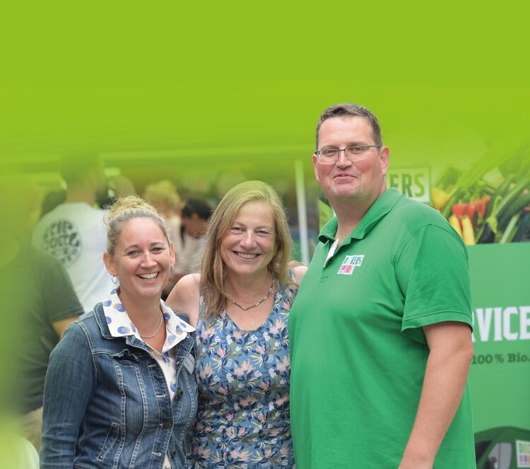 Leonie Schittenhelm, Helga und Christoph Decker, Hoffest Deckers Biohof mit Jungpflanzen-Kauf- und Tauschtag