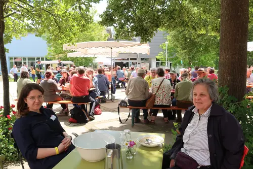 Mittagessen, Gemeinschaft, Sonne, Begegnung
