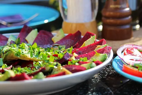 Rote Bete Salat mit Avocado